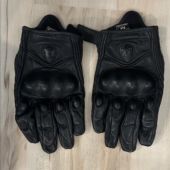 Black Icon Leather Motorcycle Gloves - Picture 1 of 2